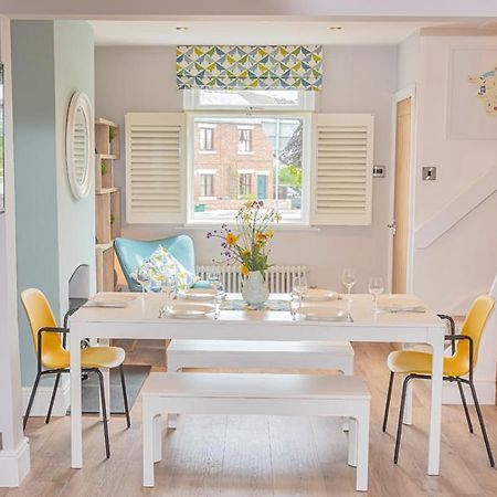 Modern 3-Bed House On Tarporley High Street Villa Exteriör bild