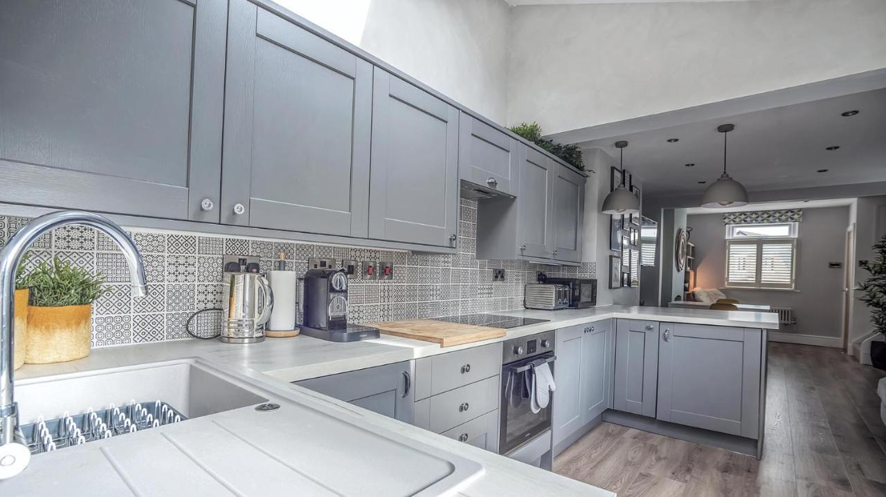 Modern 3-Bed House On Tarporley High Street Villa Exteriör bild