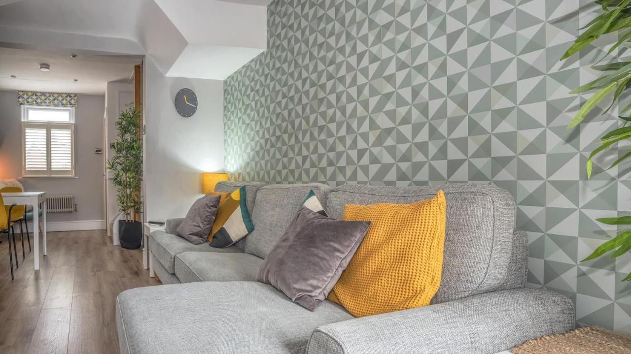Modern 3-Bed House On Tarporley High Street Villa Exteriör bild