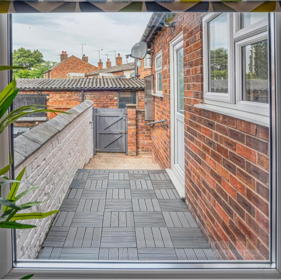 Modern 3-Bed House On Tarporley High Street Villa Exteriör bild